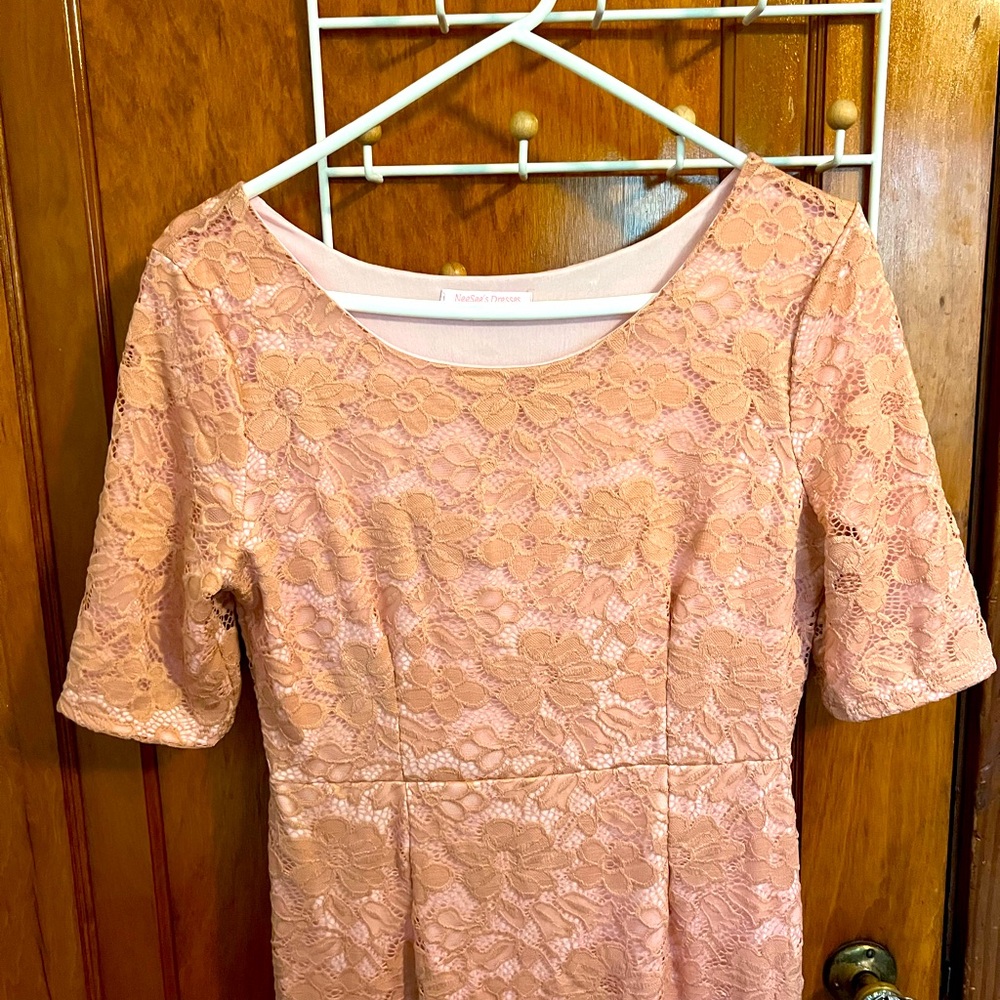 NeeSees Size Large Pink Knee-Length Lace Dress